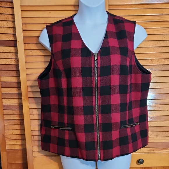 NorthStyle Red and Black Checkered Vest - Picture 1 of 8